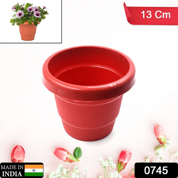 13 cm plastic plant container, heavy-duty, for indoor or outdoor decor, sold Pixel Playly.